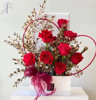 Heartfelt Bloom – تنسيق الورود الحمراء